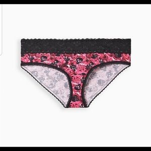 Torrid NWT Pink Rose & Skulls Hipster Panty